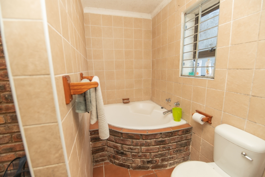 4 Bedroom Property for Sale in Clarendon Marine Eastern Cape